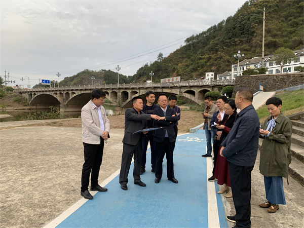 10月25日，縣委書記汪凱調(diào)研豐樂河濱江公園項(xiàng)目.jpg