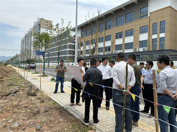 5月14日，縣長王奇勇調(diào)研揚之學校項目.jpg